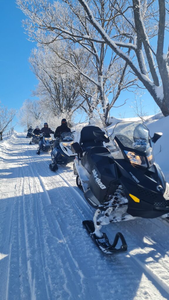 Skutery śnieżne Snowcat.pl na zimowej trasie